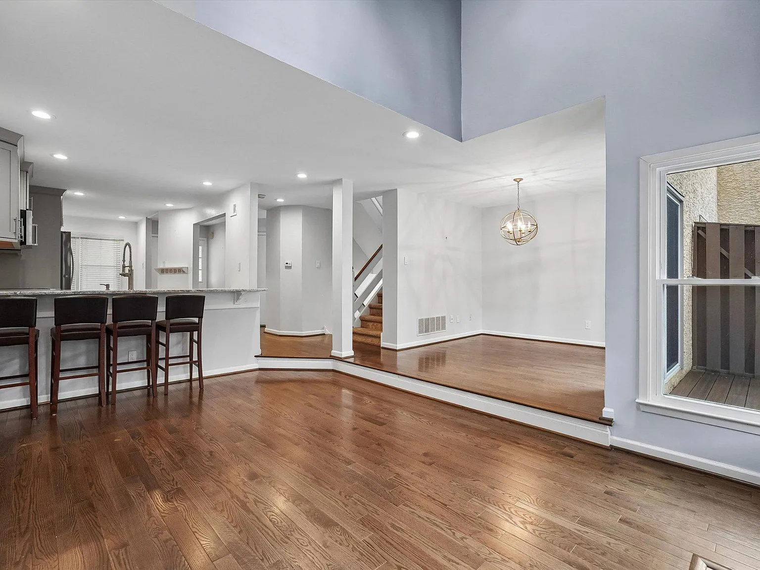 3 bed, 2.5 bath, 2485 sqft, $3,350 — Photo 4