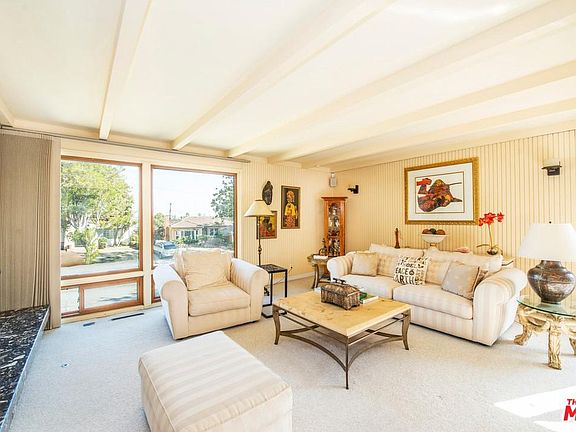 3rd image of 4937 Hillcrest Dr