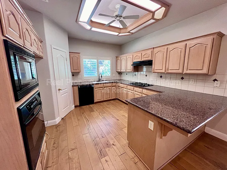 2552 E Kelso Ave — Photo 17