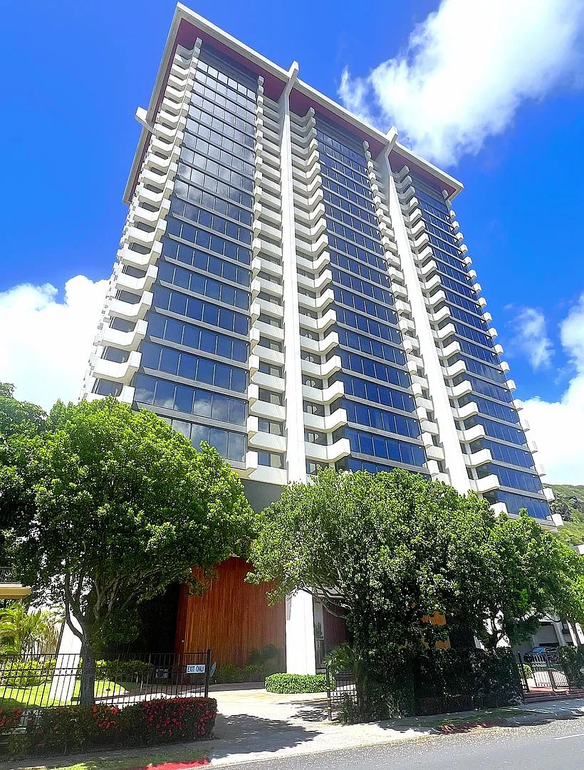 Mt. Terrace - Spacious Two Bedroom, Two Bath, Two Assigned Parking Stalls! — Photo 1
