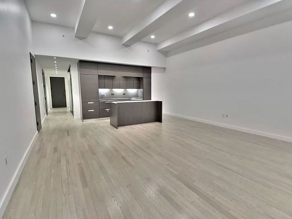 1st image of 20 Pine St APT 711