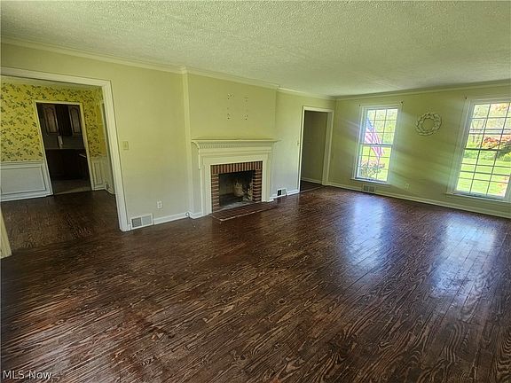 3rd image of 1075 Ghent Rd