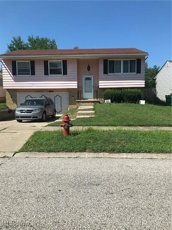 14369 Rochelle Dr photo 1