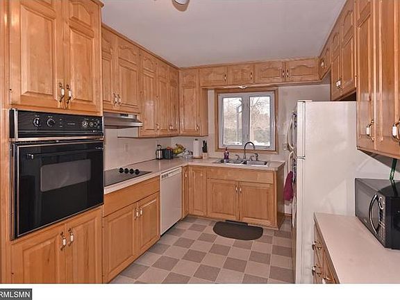 3rd image of 621 Phelps St E