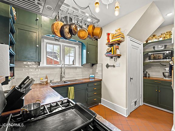 4th image of 103 E Circle Dr