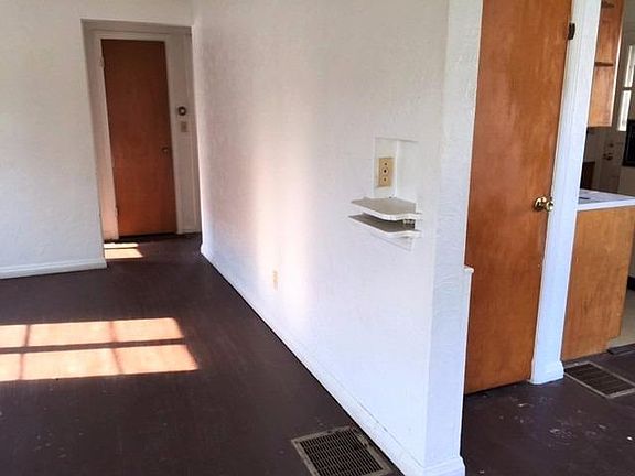 4th image of 608 Redwood Ave