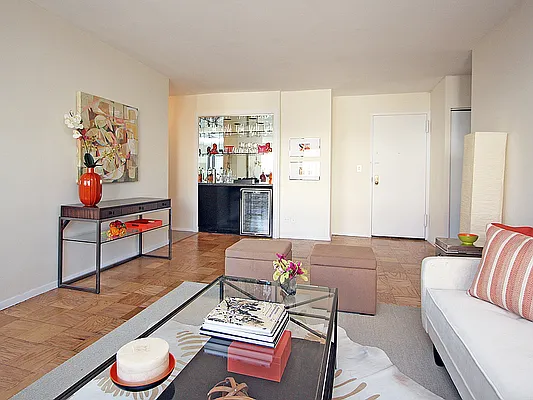 Sold by Sotheby's International Realty | media 27