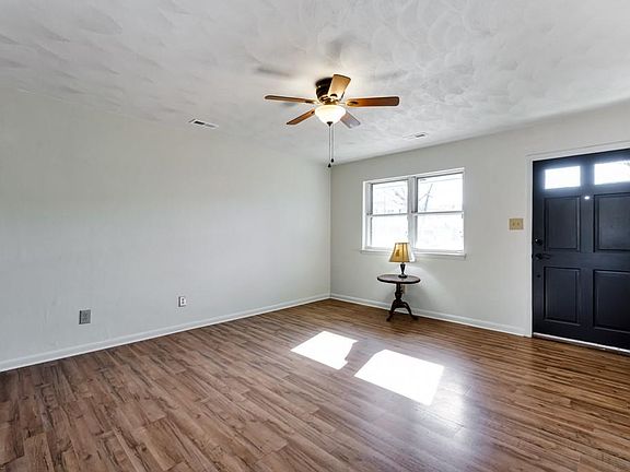 3rd image of 3332 Lakecrest Rd