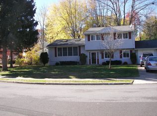 60 Merritt Dr, Lawrence Township, NJ 08648