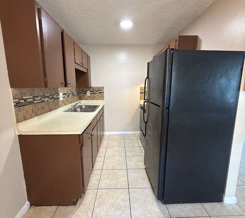 1st image of 2227 Leo Dr #B