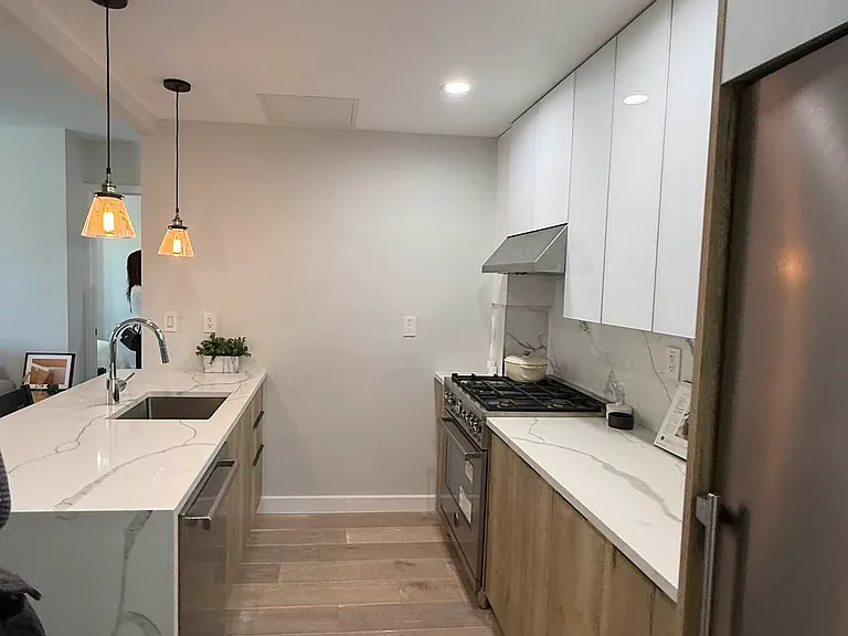 28-09 39th Ave #5A — Photo 4