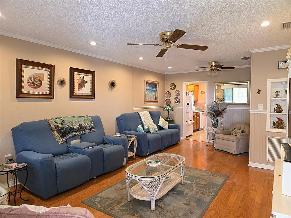 2 bed, 1.0 bath, 1010 sqft, $1,400 — Photo 2