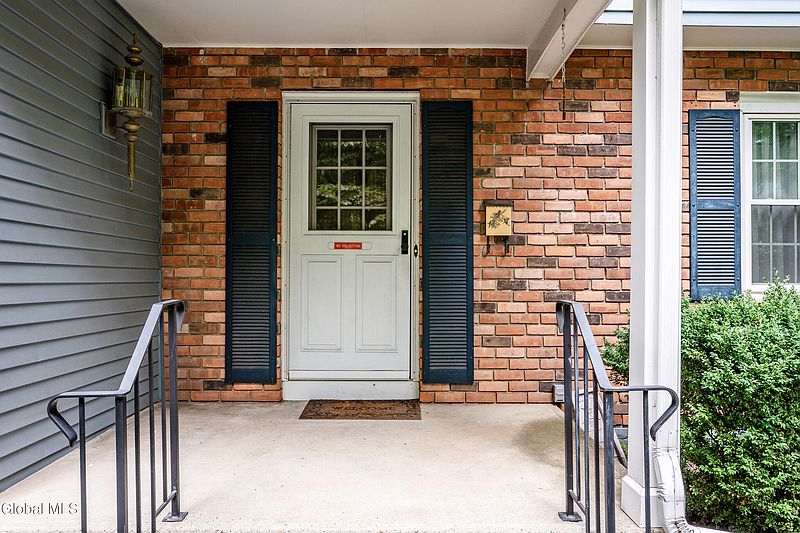 5th image of 60 Tamarack Drive