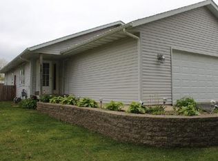 8322 Victory Ln, Machesney Park, IL 61115