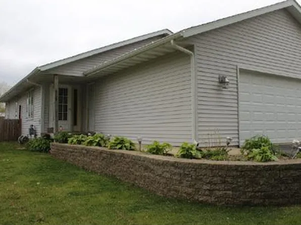 8322 Victory Ln, Machesney Park, IL 61115