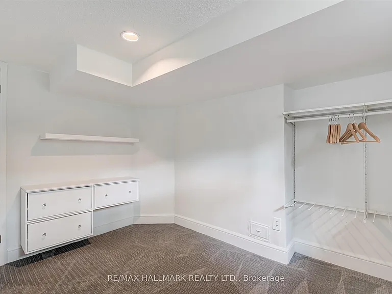 584 Logan Ave — Photo 19