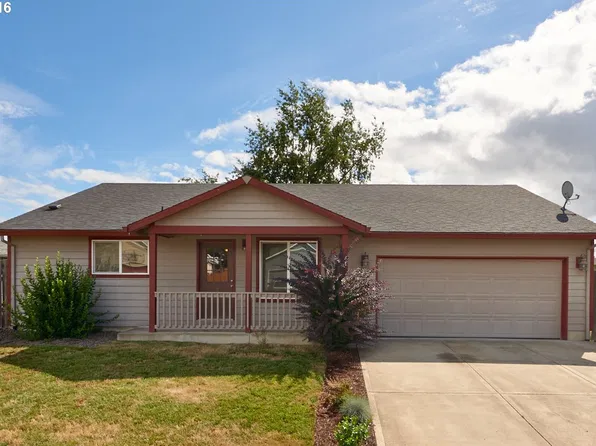 660 N 1st St, Carlton, OR 97111