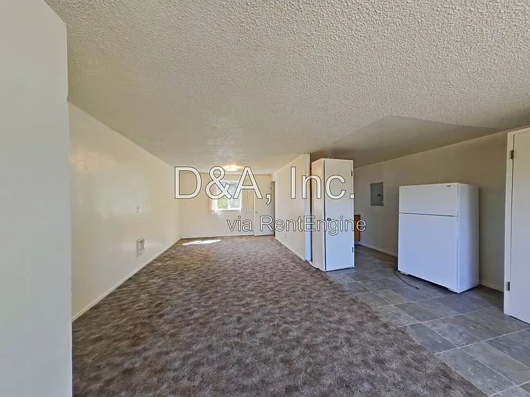 435 SW 9th St — Photo 3