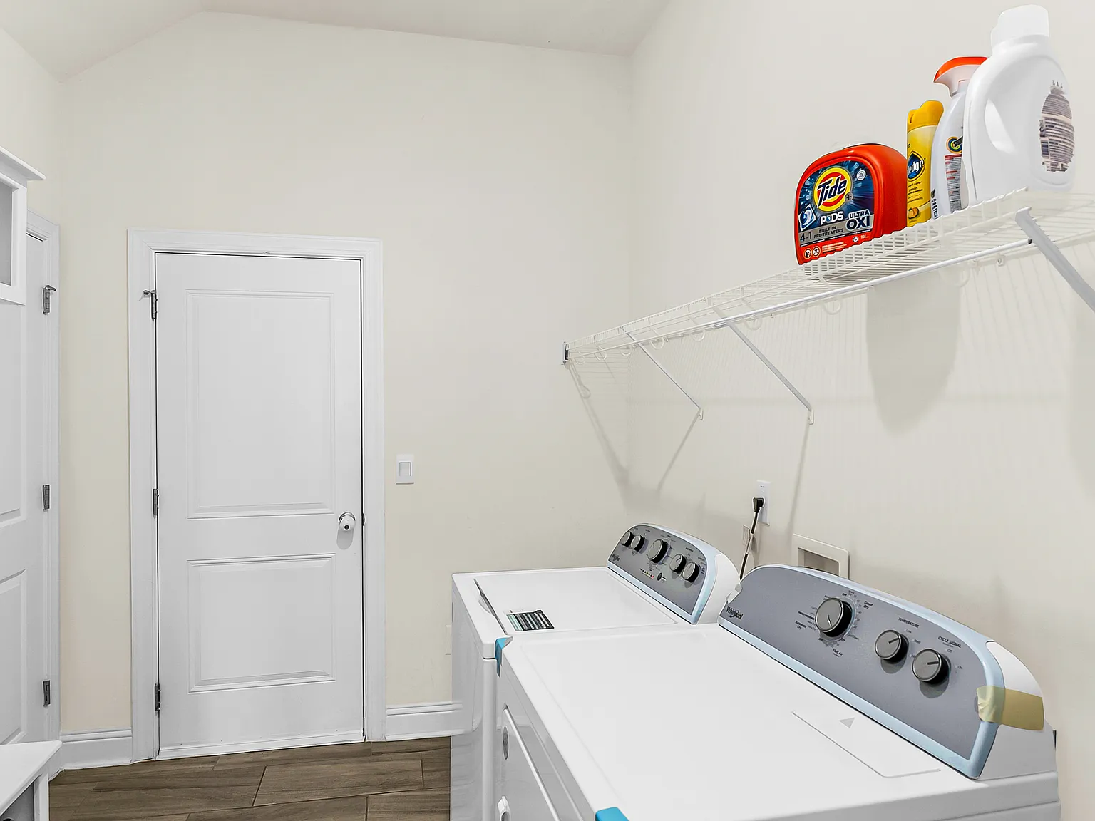 4 bed, 2428 sqft, $2,800 — Photo 2