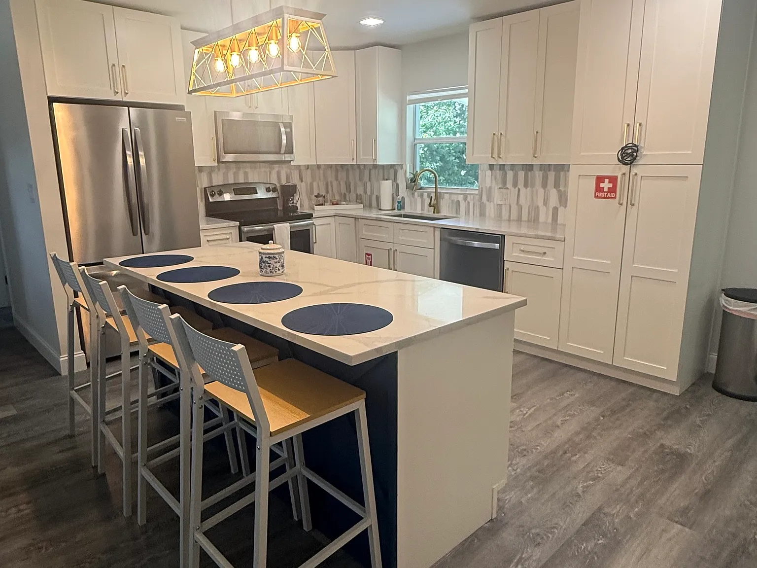 3 bed, 1152 sqft, $1,695 — Photo 1