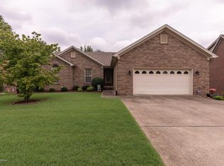 9111 Auburn Woods Ct, Louisville, KY 40214