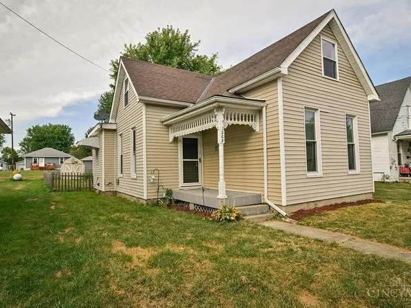 208 County Line St, College Corner, OH 45003