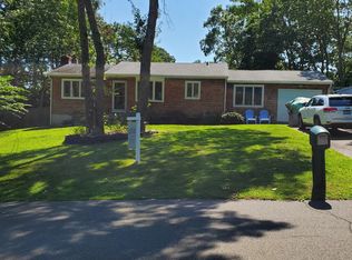 35 Homewood Dr, Hampton Bays, NY 11946