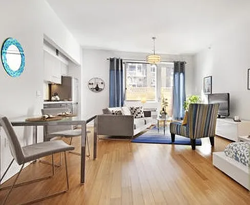 Sold by Theofanis Farserotis, LREB | media 1