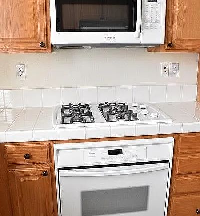 4th image of 372 Adeline Ave