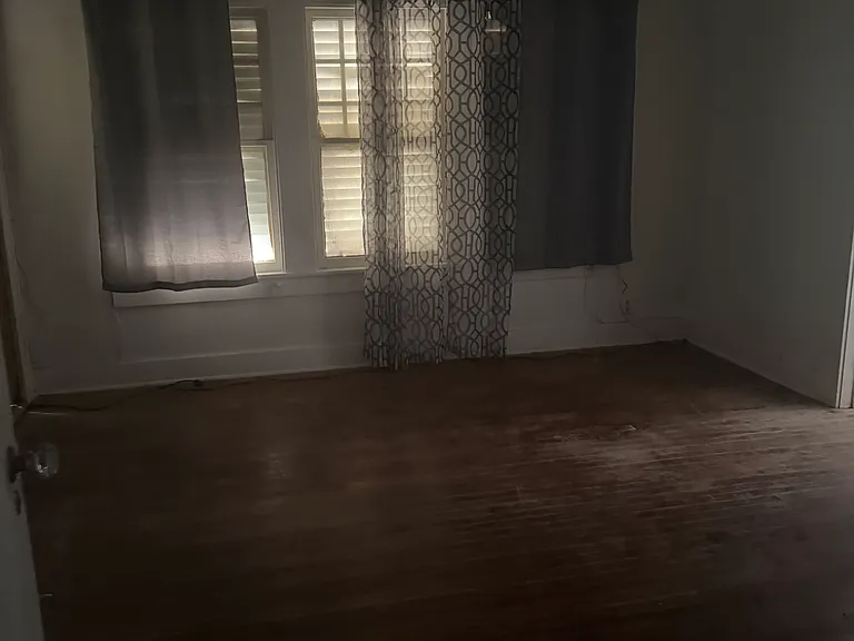 208 E Ligustrum Blvd — Photo 14
