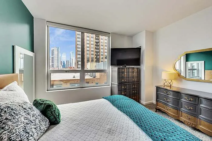 421 W Huron St #907 — Photo 4