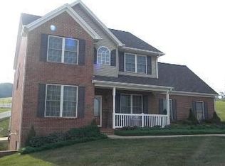 102 Woodvale Dr, Staunton, VA 24401