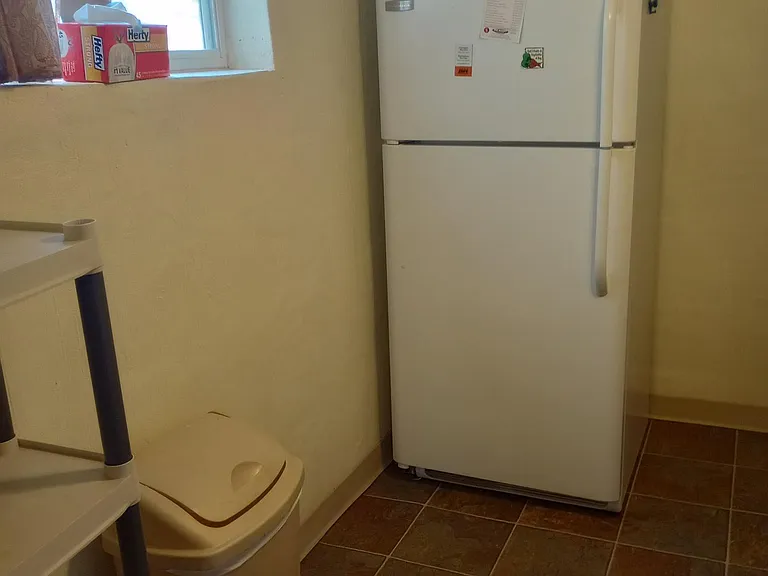 Unit B, Kitchen