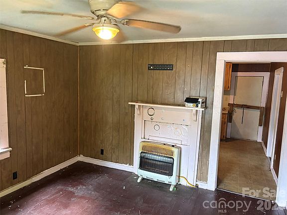 2nd image of 207 Maple St