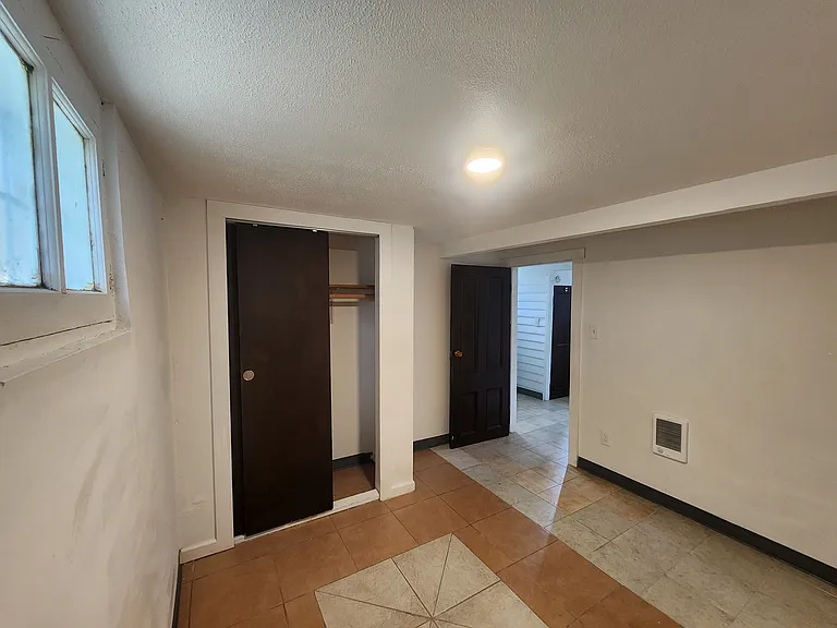 424 W Chestnut St — Photo 10