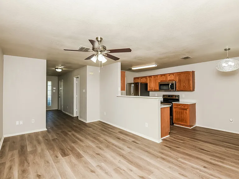 1528 Pine Ln — Photo 6