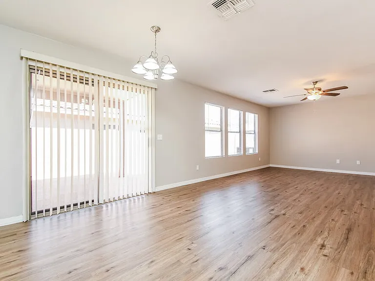 650 E Woodsman Pl — Photo 7