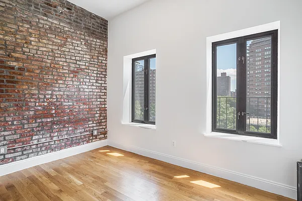 Rented by Safdie Realty Group | media 16