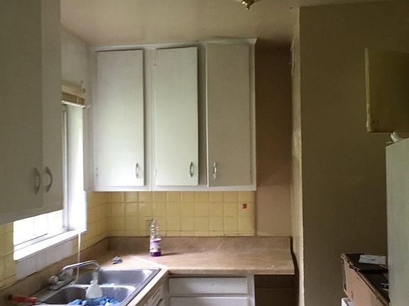 5th image of 329 Shelburn Dr