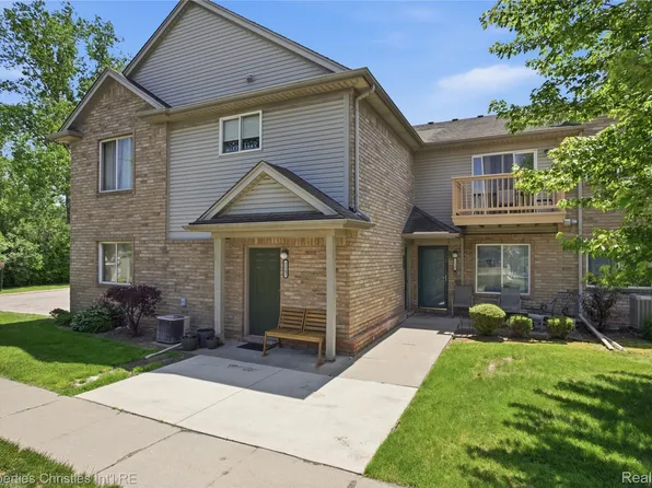 2136 Frazho Rd, Warren, MI 48091