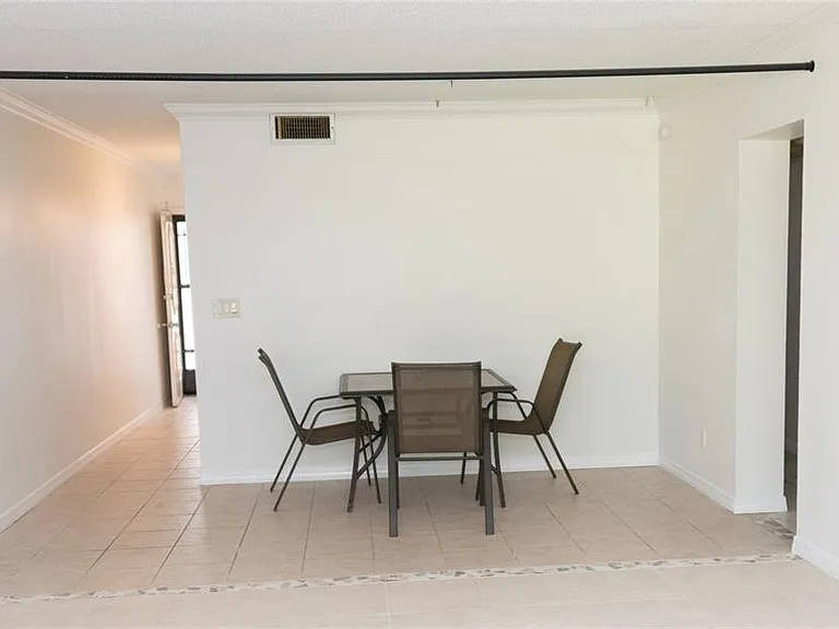 1504 Virginia Ave #105 — Photo 2