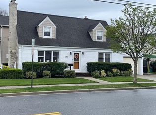 183 Locust St, Floral Park, NY 11001