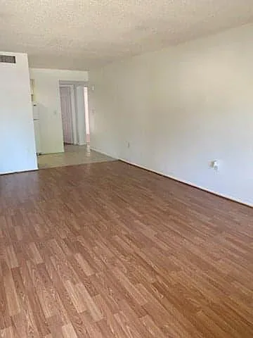 108 SW Lincoln Cir N #1 — Photo 4