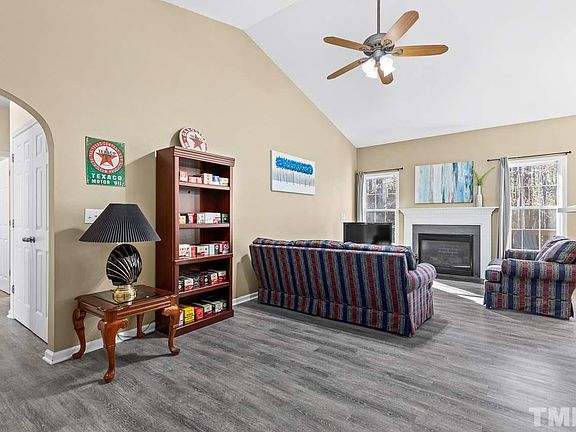 2nd image of 2304 Horizon Hike Ct
