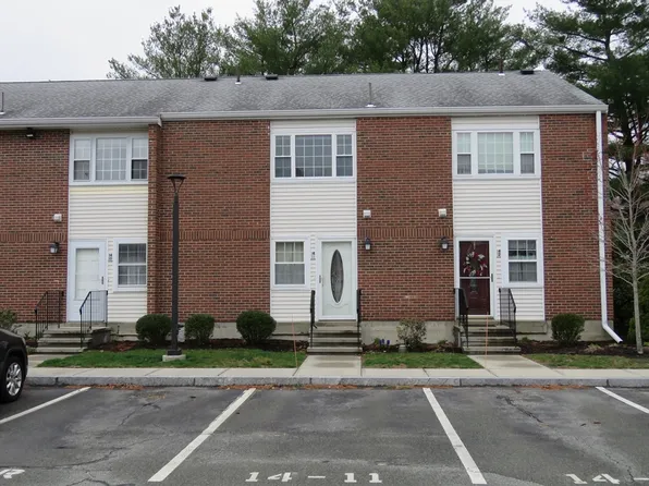 41 Foundry St APT 14-11, South Easton, MA 02375