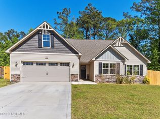 700 Crystal Cove Ct, Sneads Ferry, NC 28460