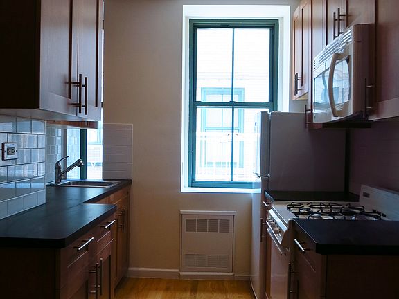 5th image of 503 E 78th St APT 6F