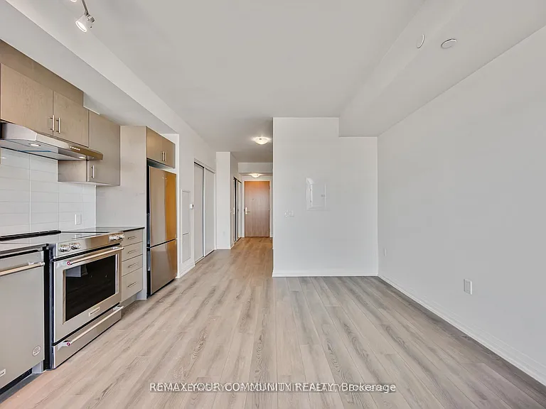 8960 Jane St #429 — Photo 17