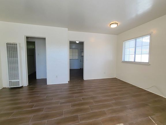 5th image of 686 Courtland Dr