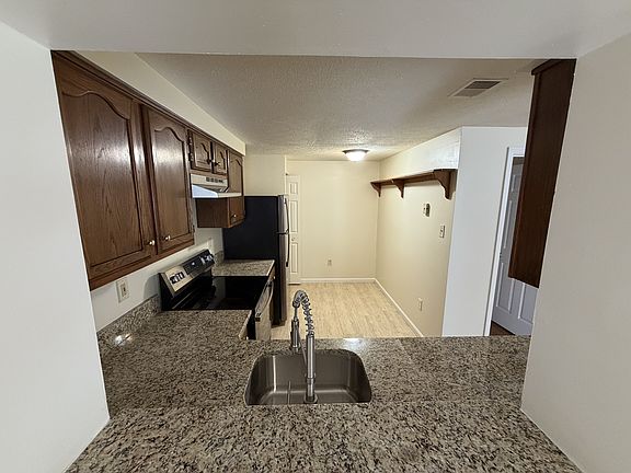 4th image of 542 Hollyberry Way #1